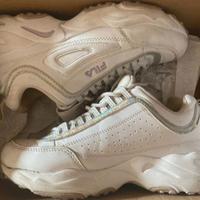 Scarpe fila bianche con striscia oleografica