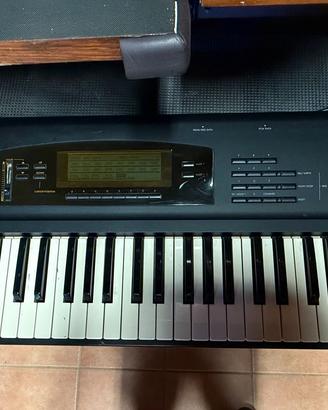 Korg 01/W FD con custodia rigida originale
