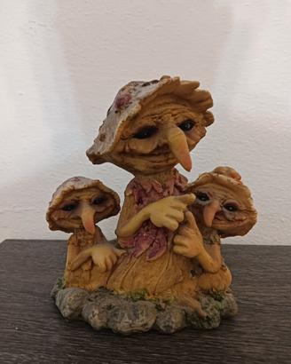 scultura " famiglia troll fungo" mod.268