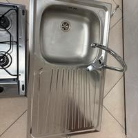 Piatto fuochi e lavello con fontana