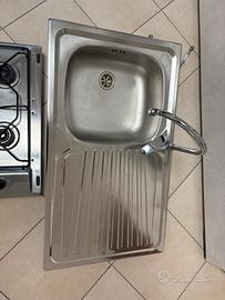 Piatto fuochi e lavello con fontana