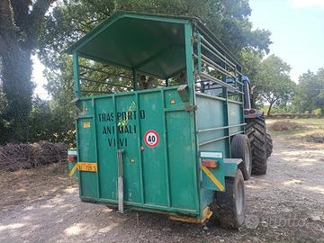 Rimorchio agricolo cassone, trasporto animali vivi