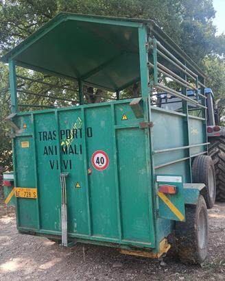 Rimorchio agricolo cassone, trasporto animali vivi