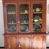Credenza con vetrinetta