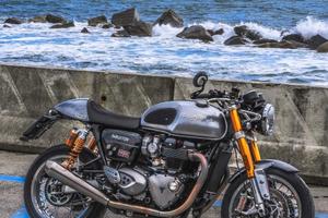 Triumph Thruxton 1200 r DA VETRINA