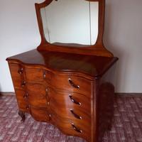 Cassettiera antica con specchio