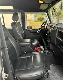 Land rover defender 2011 KM120.000 393 684 1379