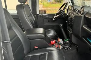 Land rover defender 2011 KM120.000 393 684 1379