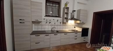 *Cucina Lineare Semi Nuova – Eleganza-Funzionalità