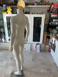 Manichino esposizione abbigliamento