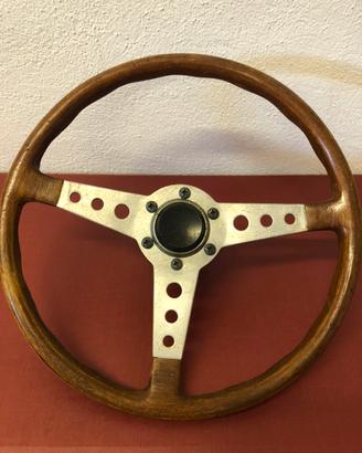 volante sportivo aftermarket