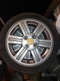 4 pneumatici 175/50 R15  e cerchi in lega