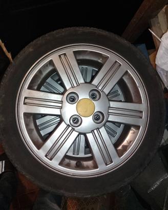 4 pneumatici 175/50 R15  e cerchi in lega