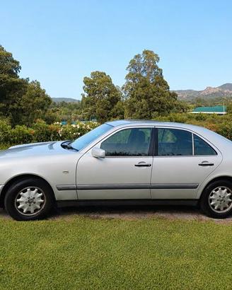 Mercedes-Benz E200 Elegance (W210)