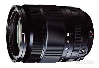 Fujifilm X-T30 mirrorless APS-C con 18-135mm XF WR