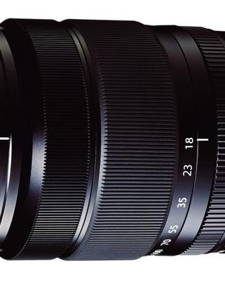 Fujifilm X-T30 mirrorless APS-C con 18-135mm XF WR