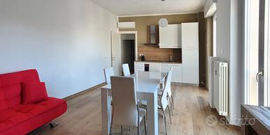 Mini recentemente ristrutturato e arredato