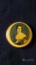 Portacipria vintage rotondo in metallo dorato