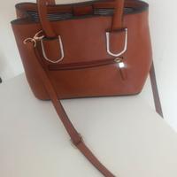 Borsa di Carpisa con manici e una cinta a tracolla