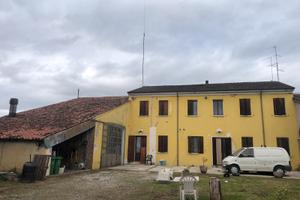 Casa divisa in 2 appartamenti