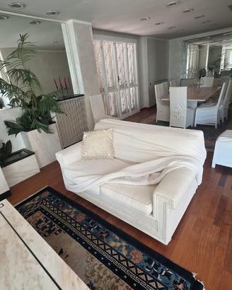 2 divani due posti €150 cadauno