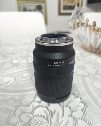 Tamron 17-28 mm F/2.8 Di III RXD Sony E-moun t