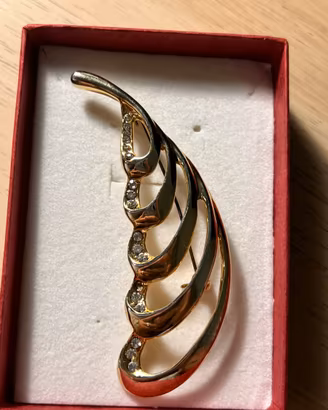 Spilla color oro