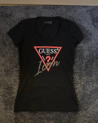T-shirt Guess Icon nera – Logo triangolo