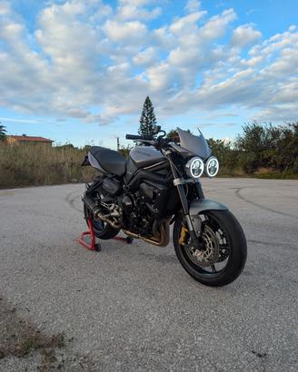 Triumph Street Triple R 675
