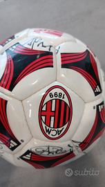 Pallone Adidas - A.C. Milan con 13 autografi