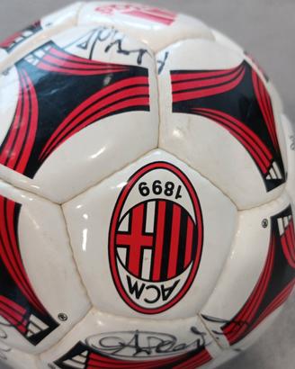 Pallone Adidas - A.C. Milan con 13 autografi