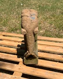 Antica scultura in pietra di elefante indiano