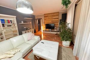 Casa indipendente di 271 m² con più di 5 locali e 