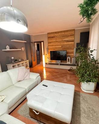 Casa indipendente di 271 m² con più di 5 locali e 