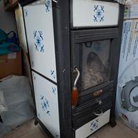 stufa a legna con inserti in ceramica 