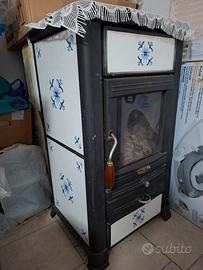 stufa a legna con inserti in ceramica 