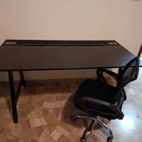 Scrivania da gamer con sedia ufficio