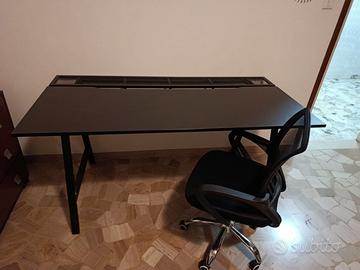 Scrivania da gamer con sedia ufficio