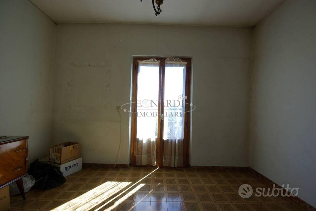Rustico / Casale di 80 m² con 3 locali e box auto - Vista 3