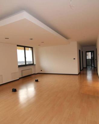 Immobile di 220 m² con 2 locali a Cornedo Vicentin