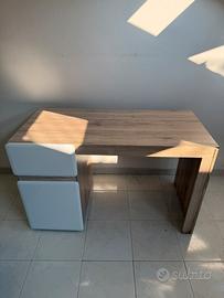 Scrivania JYSK con cassetti legno e bianco lucido