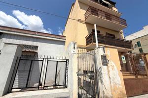 2 LOCALI A PALERMO