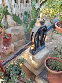 Pompa antica da frantoio