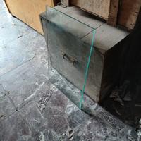 6 Ripiani in vetro temperato.