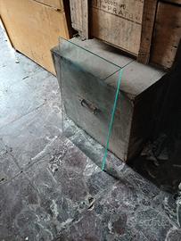 6 Ripiani in vetro temperato.