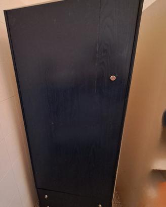 Armadio e colonnina in legno 