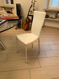 Sedie Nina di Cattelan