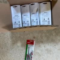 Confezioni tasselli da muro con viti e punta widia
