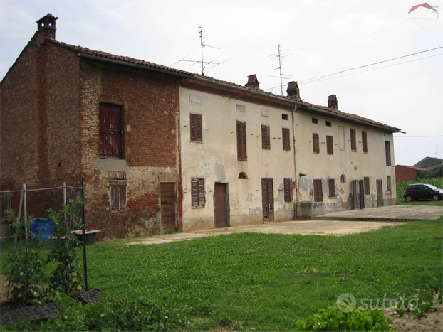 Cascina indipendente con terreno