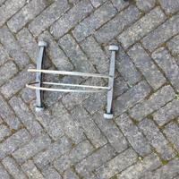 Supporti singolo e doppio bicicletta. Cavalletto.